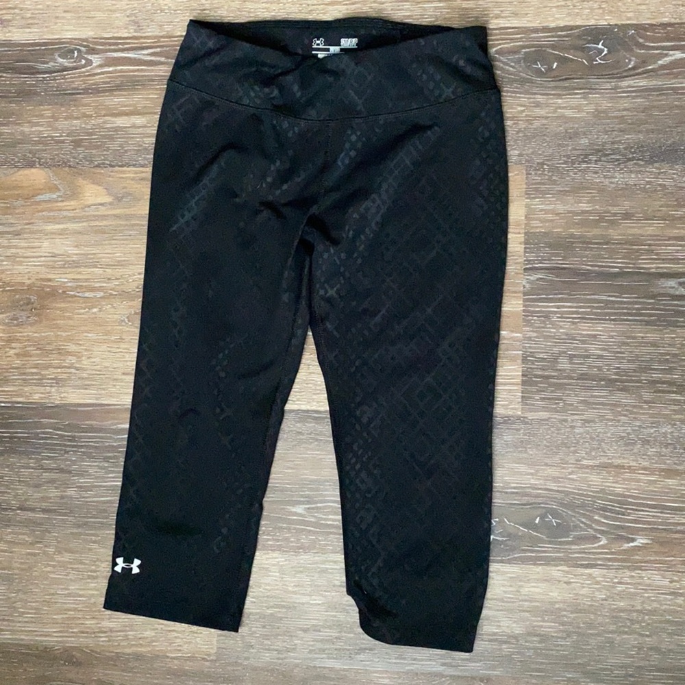 Black crop Under Armour leggings